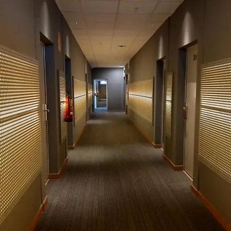 Aparthotel Montcada מלון דירות *